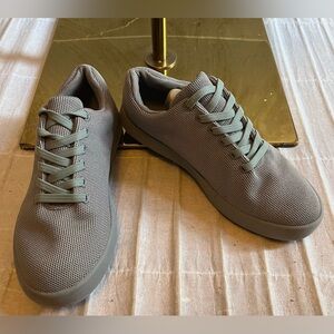 Atoms Sneakers. Unisex Grey Minimalist Size 6 M & 7.5 W Made In South Korea